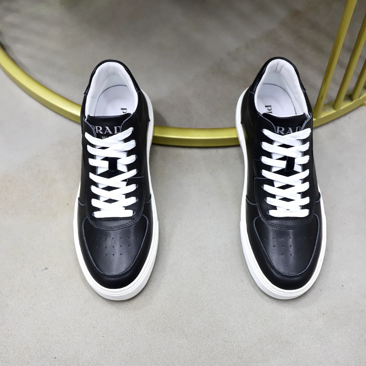 Ex-factory price: 460💰🙅‍♂️🙅‍♂️🙅‍♂️ Brand: PRADA Standard code: 38–44 (45 can be customized) Grade: Same as the official website Material: Original cowhide fabric Comfortable pigskin lining Lightweight wear-resistant outsole Style category: Men's fashionable casual shoes and boots Running sneakers Distinguished luxury brand elements Top luxury Color: actual picture color